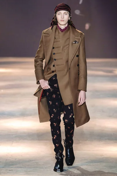 Look 9